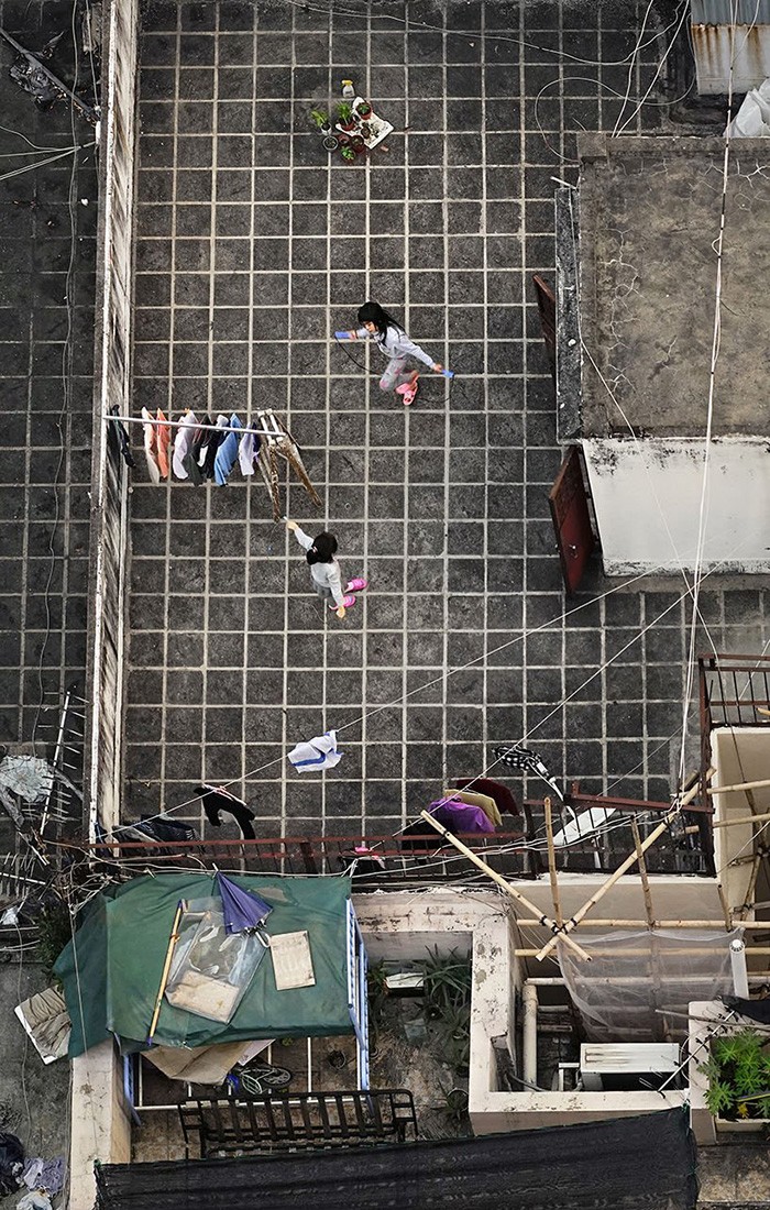 他花4年时间专拍香港屋顶,每个楼顶都有不一样的故事!