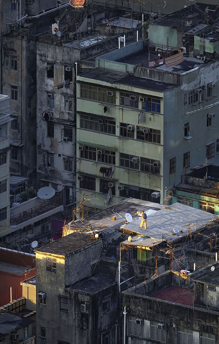 他花4年时间专拍香港屋顶,每个楼顶都有不一样的故事!