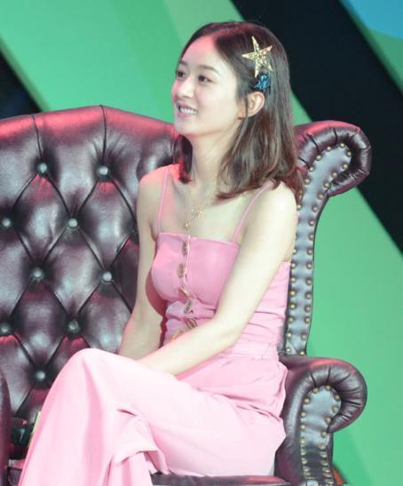 上发图已证传言不实,但是网上仍然有一些非议,如今真人现身自然备受瞩