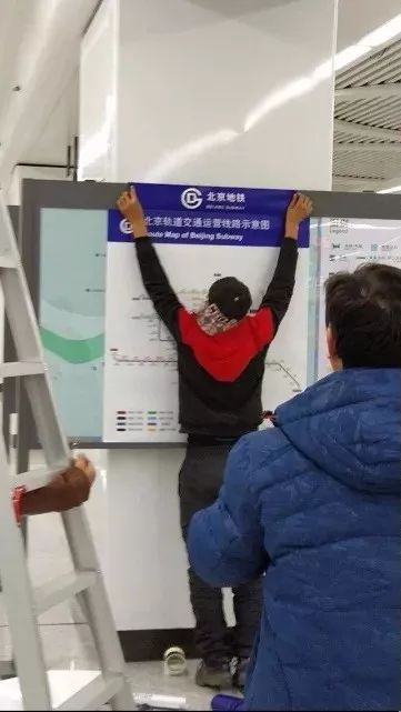 《后来的我们》去年11月来大连取景拍摄而这场地铁站内的镜头去年11月