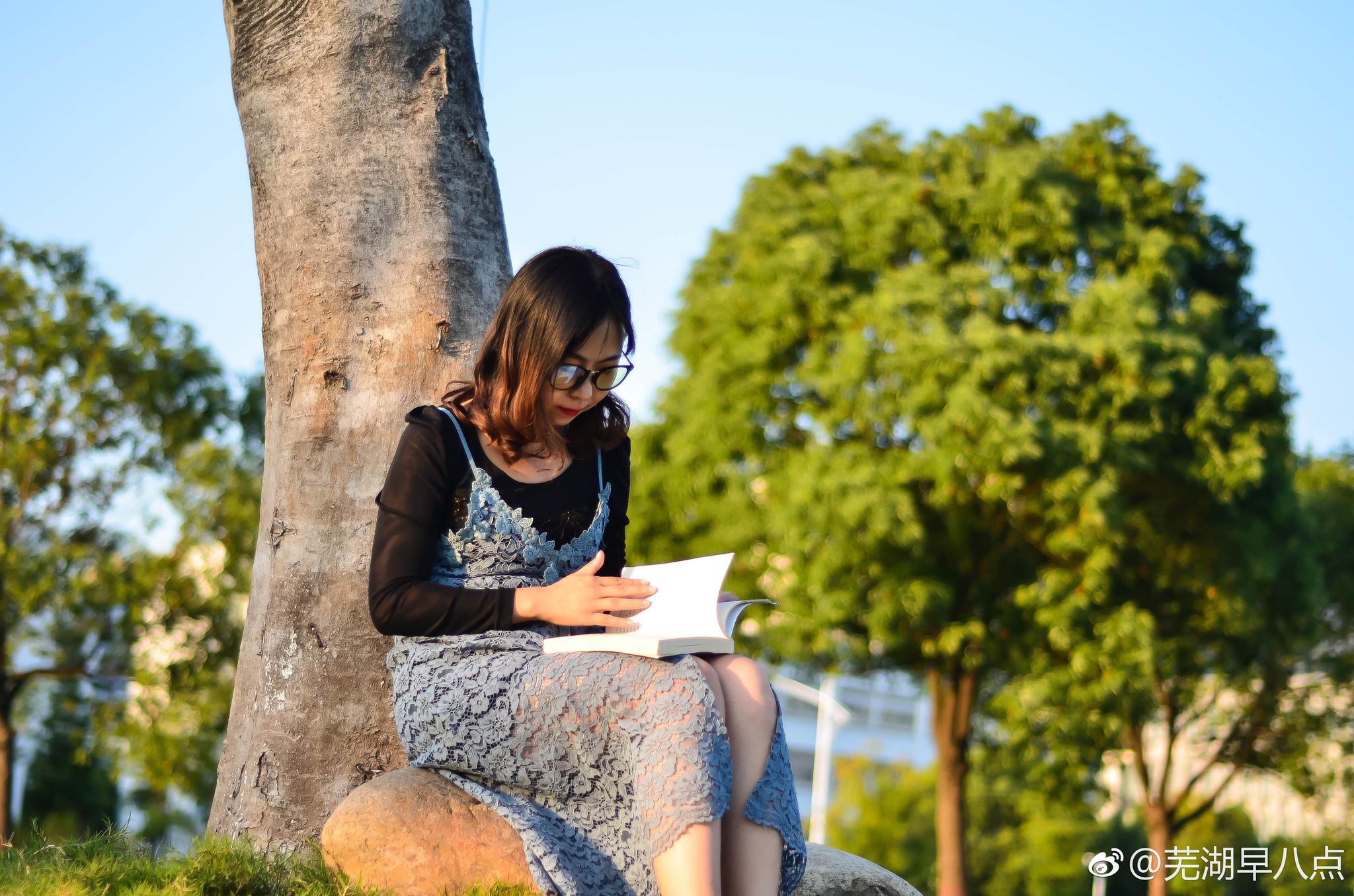 安徽芜湖一大哥教女生练肚皮舞 美术专业的他多次获舞蹈大奖