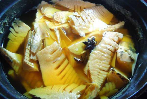 五一小长假给家人做一做这道宁波人爱吃的咸齑烤笋清爽又好吃