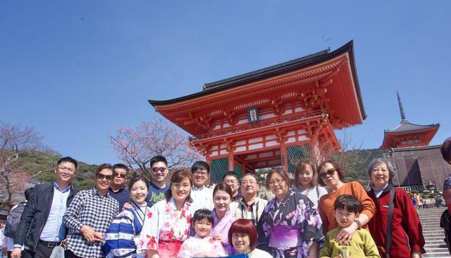 中国游客去日本旅游时,为何总穿和服拍照?日本网友表示很嫌弃!