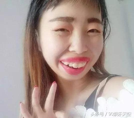 嘟嘟姐凭一张丑脸走红,真实长相意外曝光,网友直呼上当!