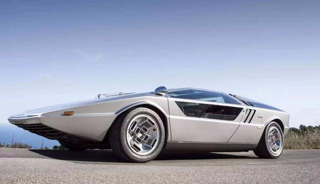 这三种车型各有千秋,小编最中意的还是奥迪,炫酷的车灯,圆润的车型让