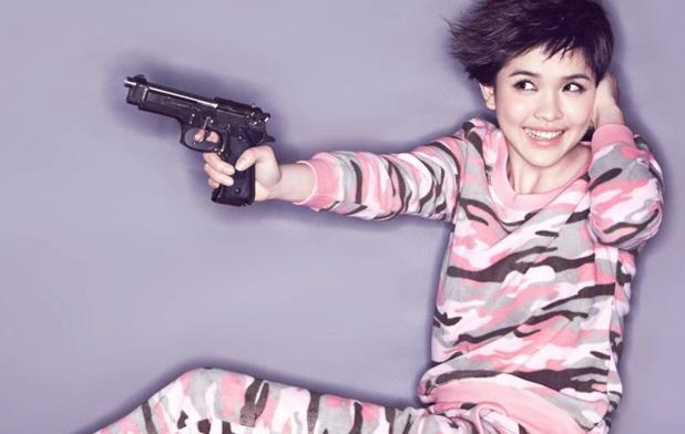 出道就出演女一号,拍戏不用替身,事业正旺却突然结婚!