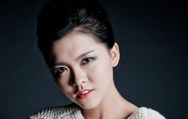 知道这个小姑娘是谁,可是要说前几年湖南台上热播的一个大剧麻辣女兵