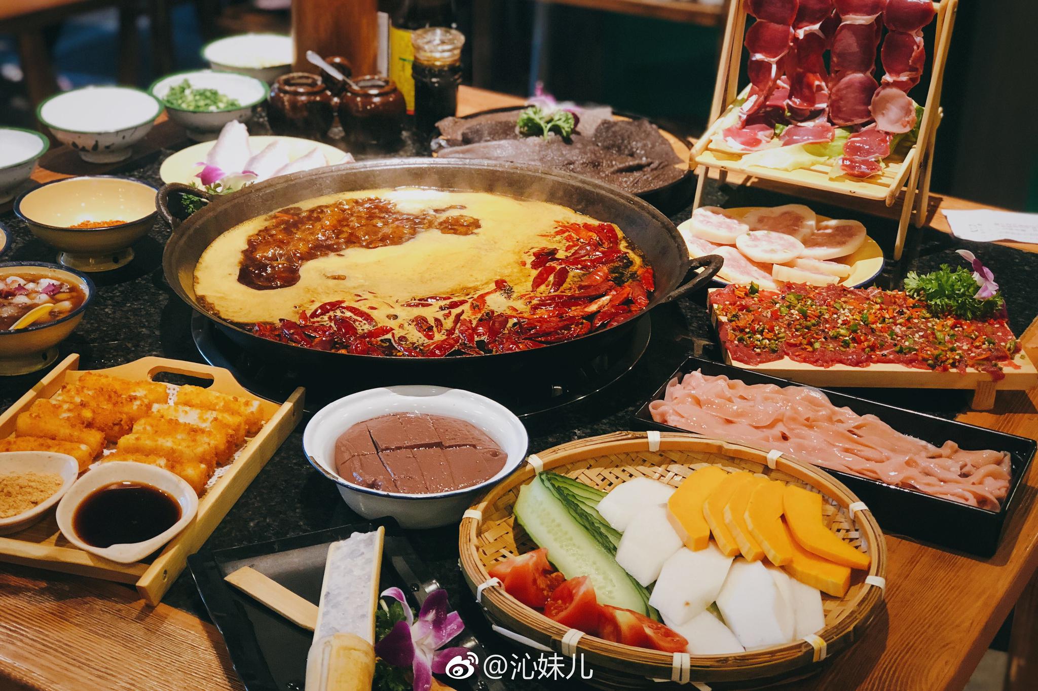 客串火锅博主又和野生代言人一起吃火锅啦井坎在鸳鸯开了新店(虽