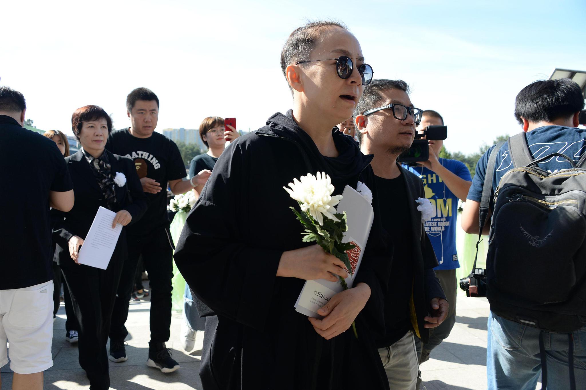 老爷子朱旭追悼会举行,众明星现身悼念,蒋雯丽宋丹丹表情悲痛