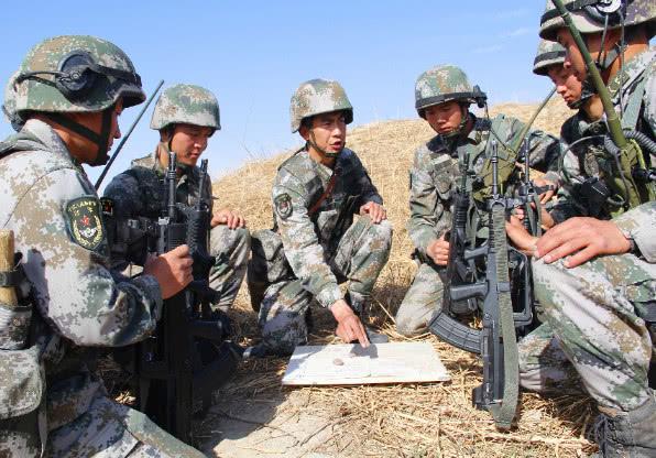 西部战区司令员赵宗岐,西部战区政治委员朱福熙,司令部驻成都,陆军