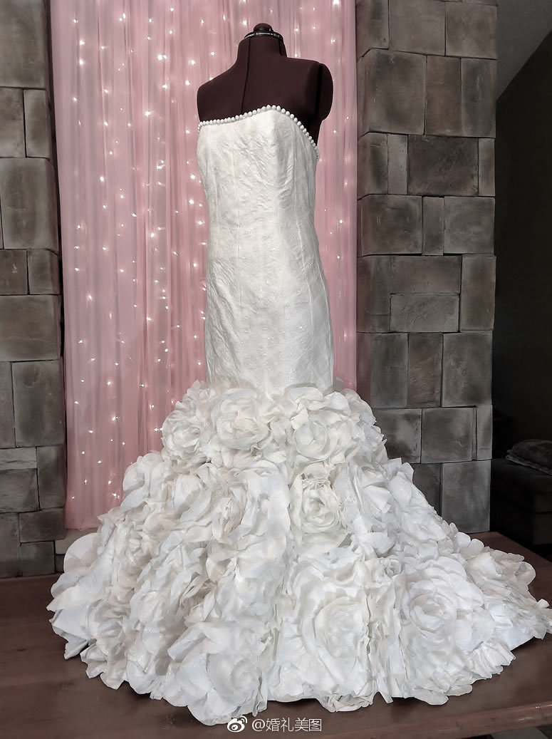 惊呆!这些华丽的婚纱竟然是由卫生纸制成的