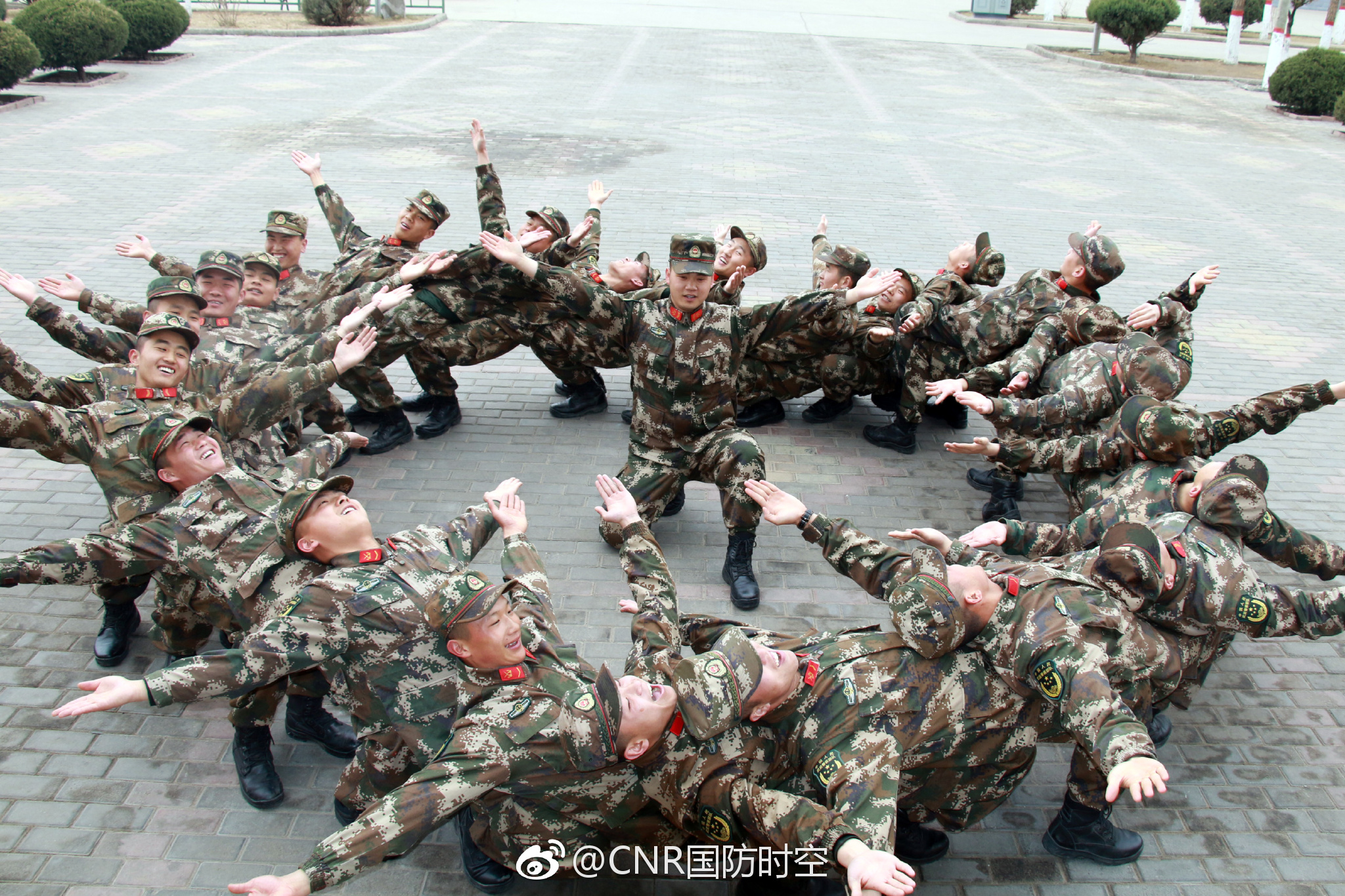 看兵哥哥们特殊的“友情考验”|官兵|心理|赵新利_新浪新闻