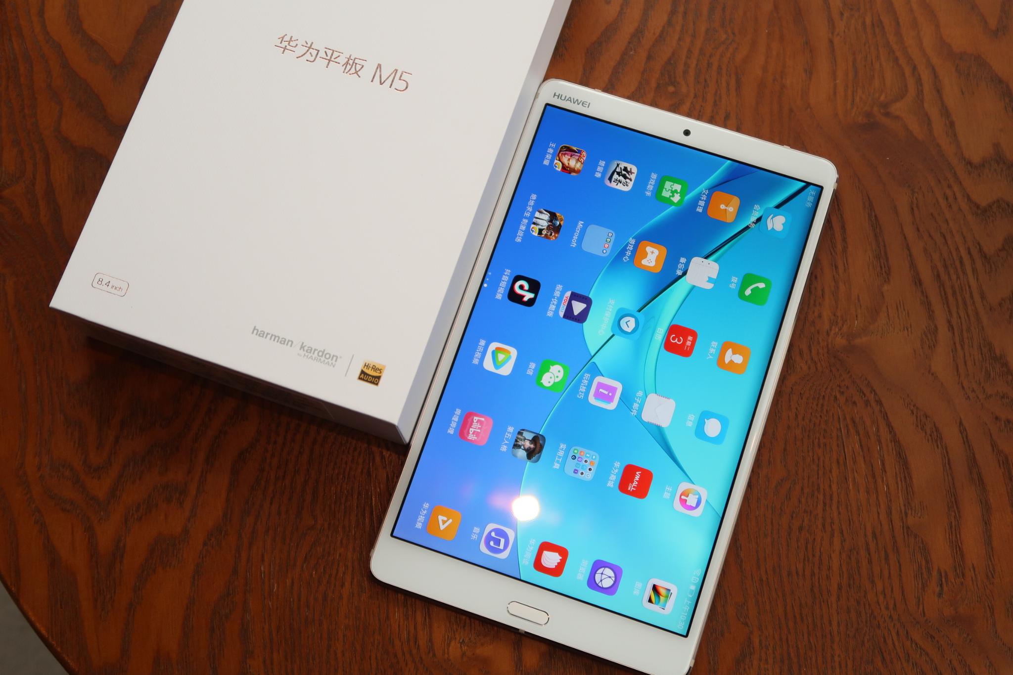 【上手评】定位影音娱乐与轻办公,会是华为m5存在的理由么?