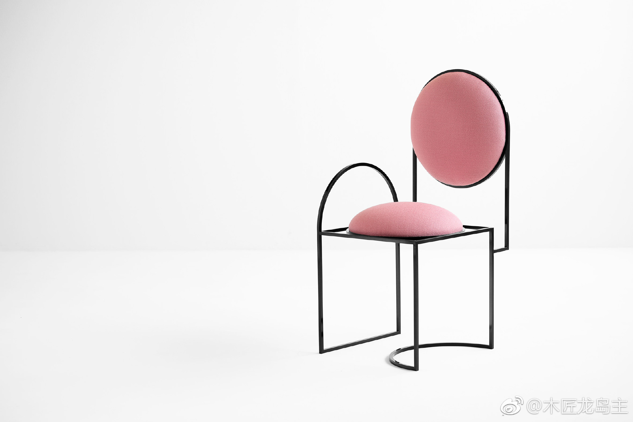 英国设计师劳拉·波希克在设计她的第一组椅子时