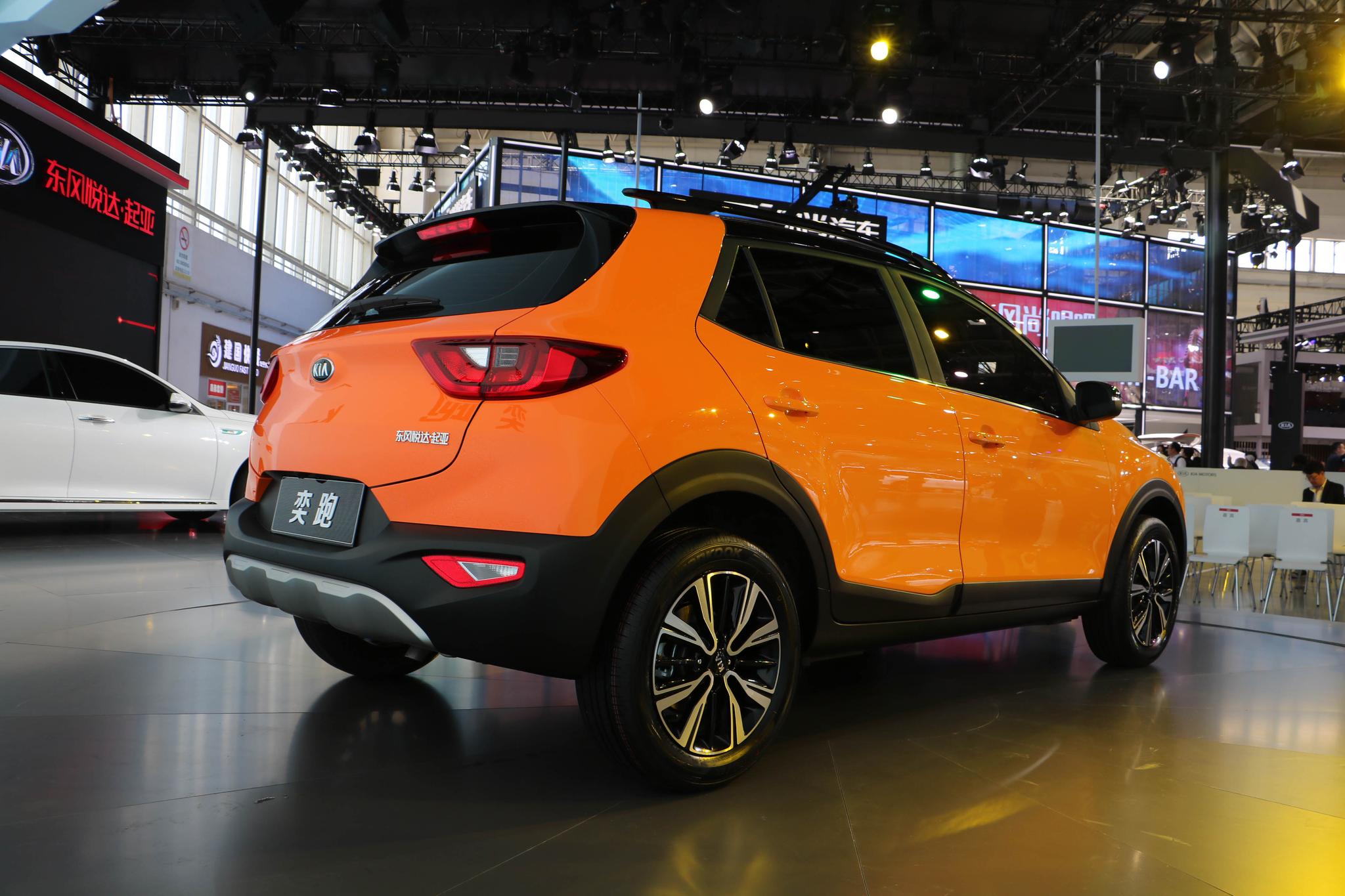 专属年轻人的小型suv 起亚奕跑正式亮相北京车展