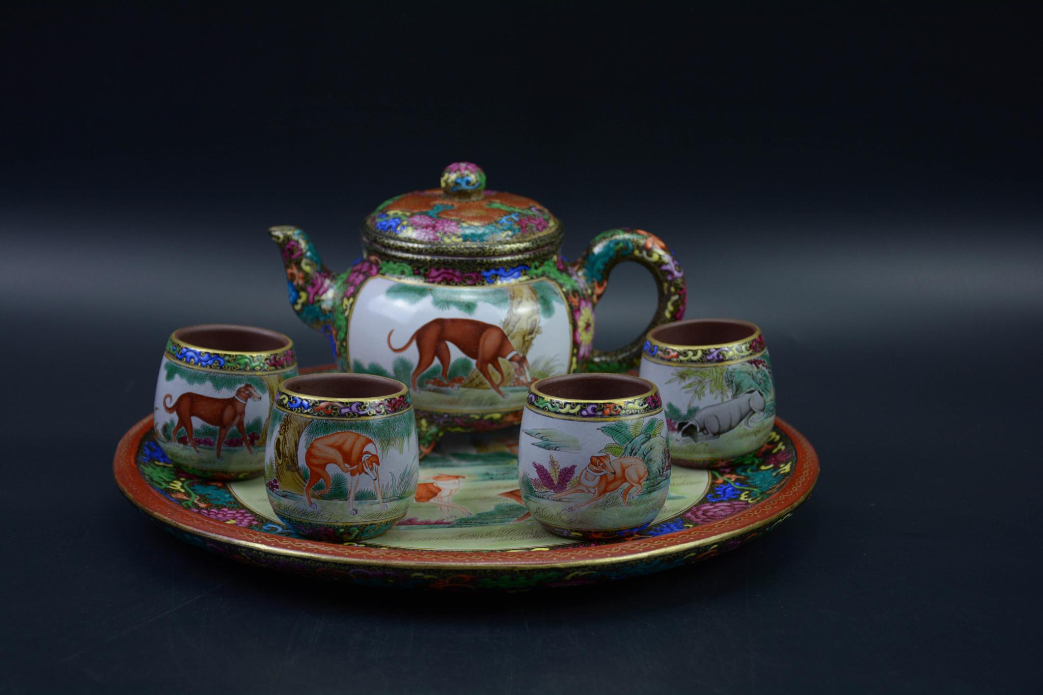 宫廷珍品紫砂珐琅彩茶具为何深受贵族喜爱?