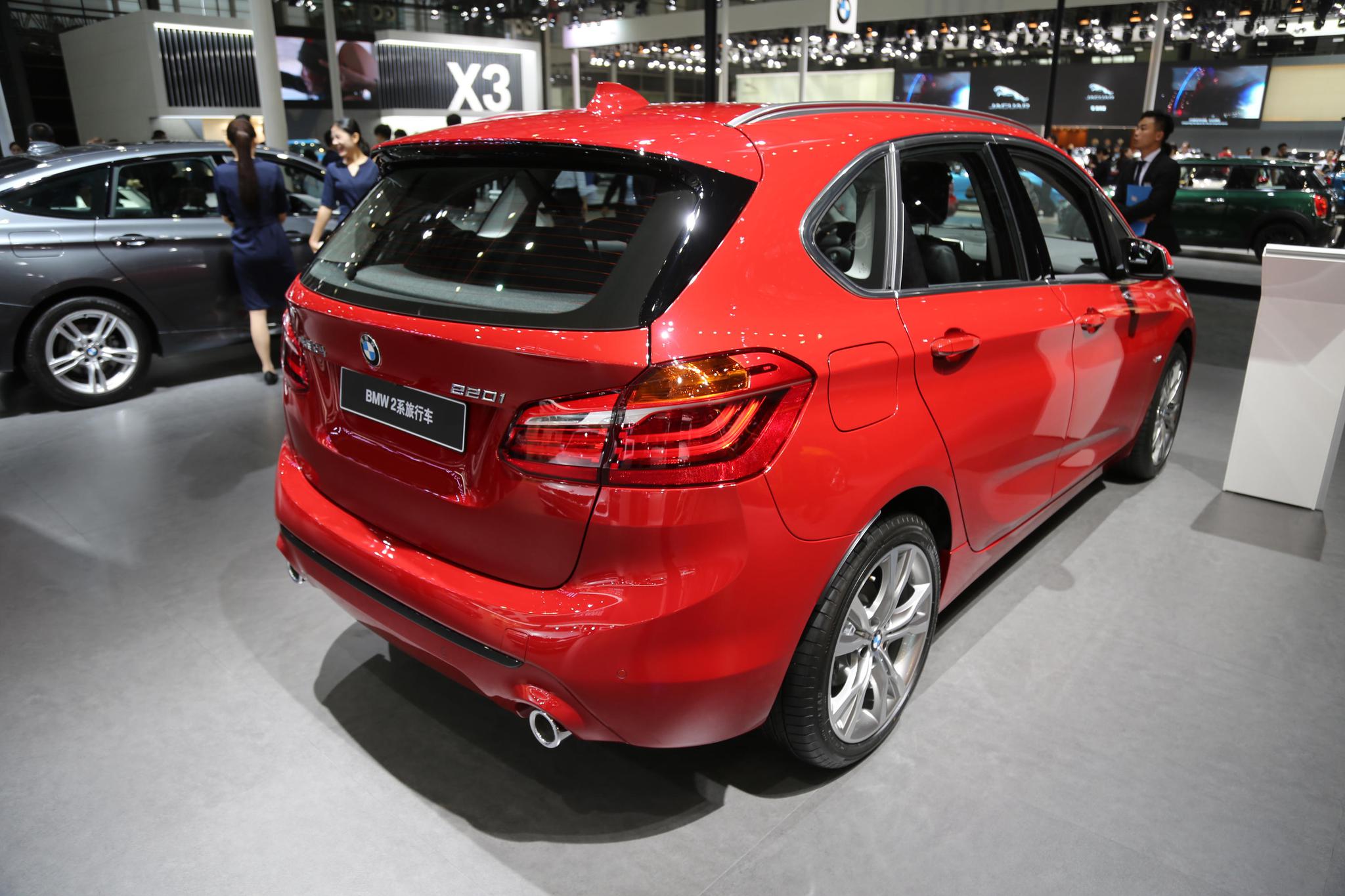 实拍新宝马bmw 2系旅行车,驾驭美好,容纳你世界!