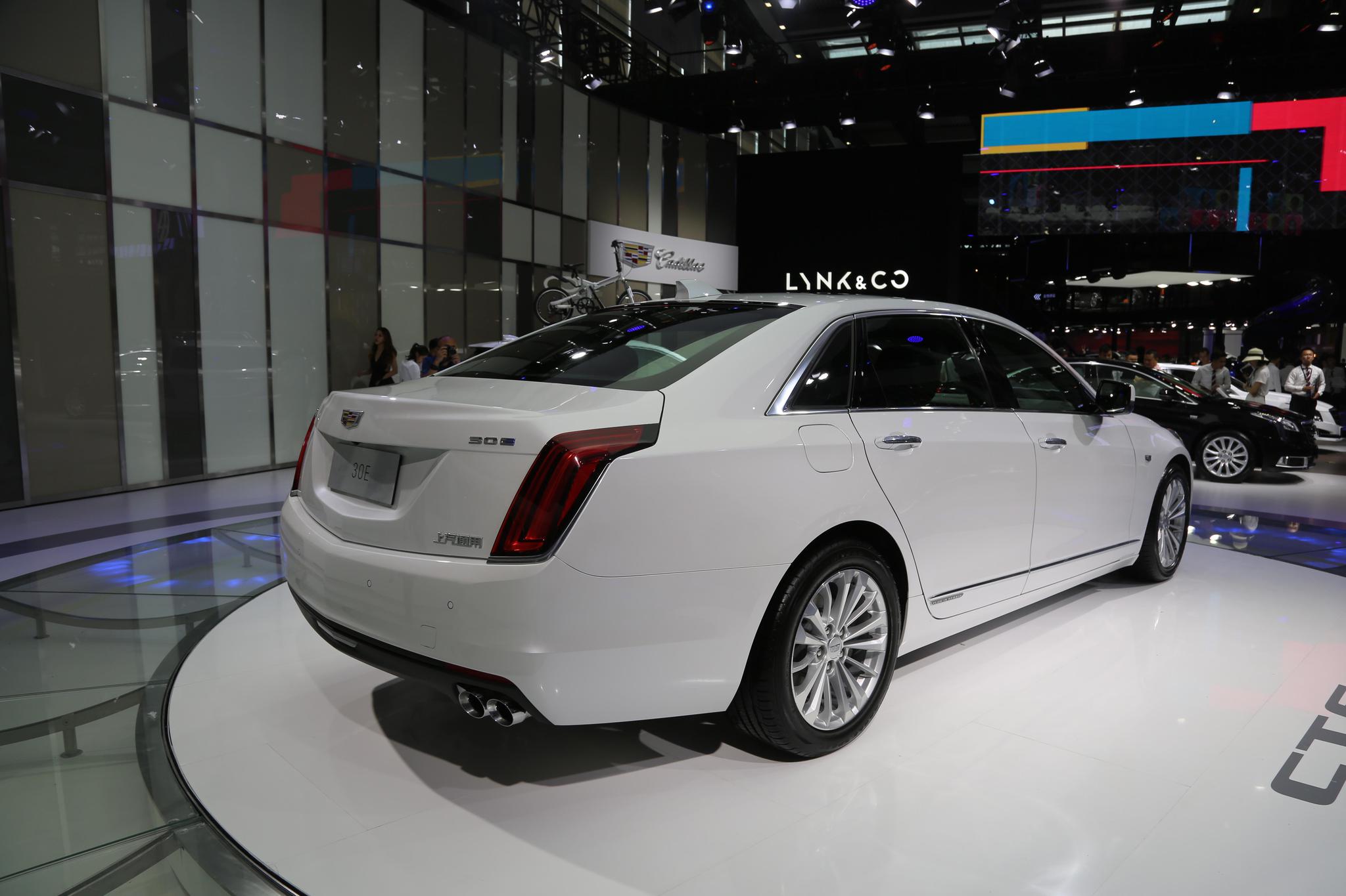 凯迪拉克ct6 plug-in,60万级别插电式混合动力车型,车展实拍!