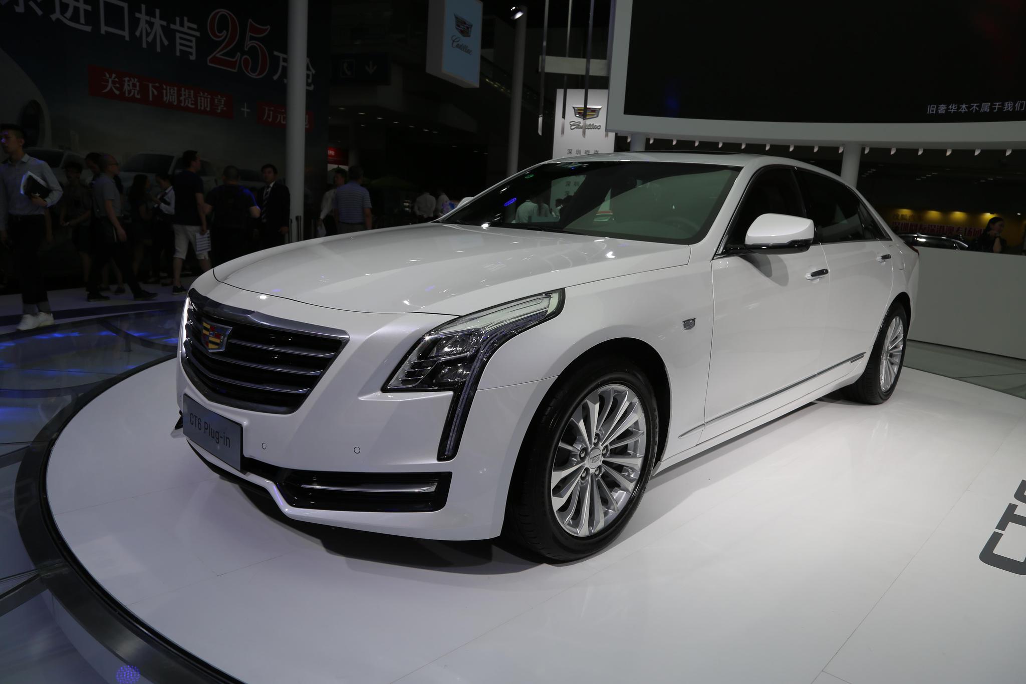 凯迪拉克ct6 plug-in,60万级别插电式混合动力车型,车展实拍!