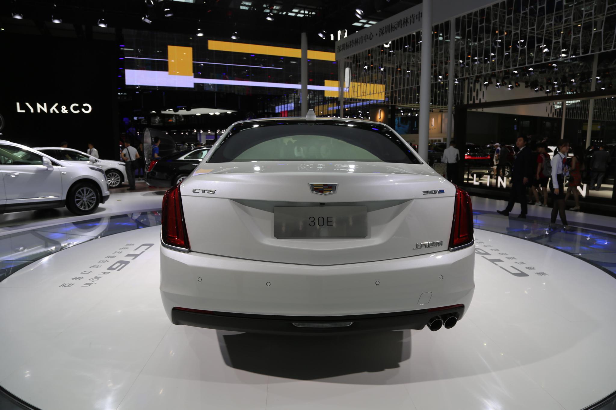 凯迪拉克ct6 plug-in,60万级别插电式混合动力车型,车展实拍!