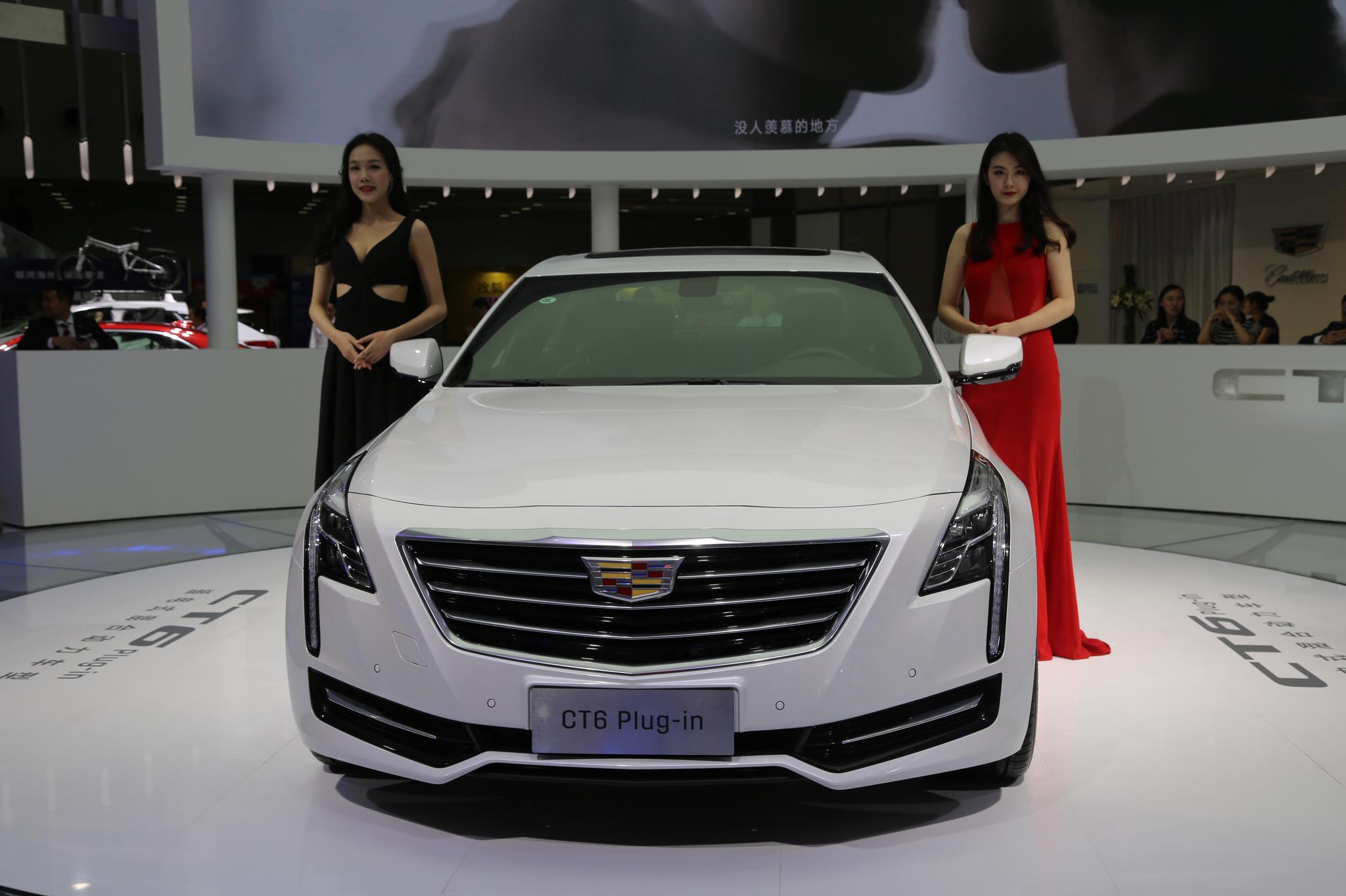 凯迪拉克ct6 plug-in,60万级别插电式混合动力车型,车展实拍!