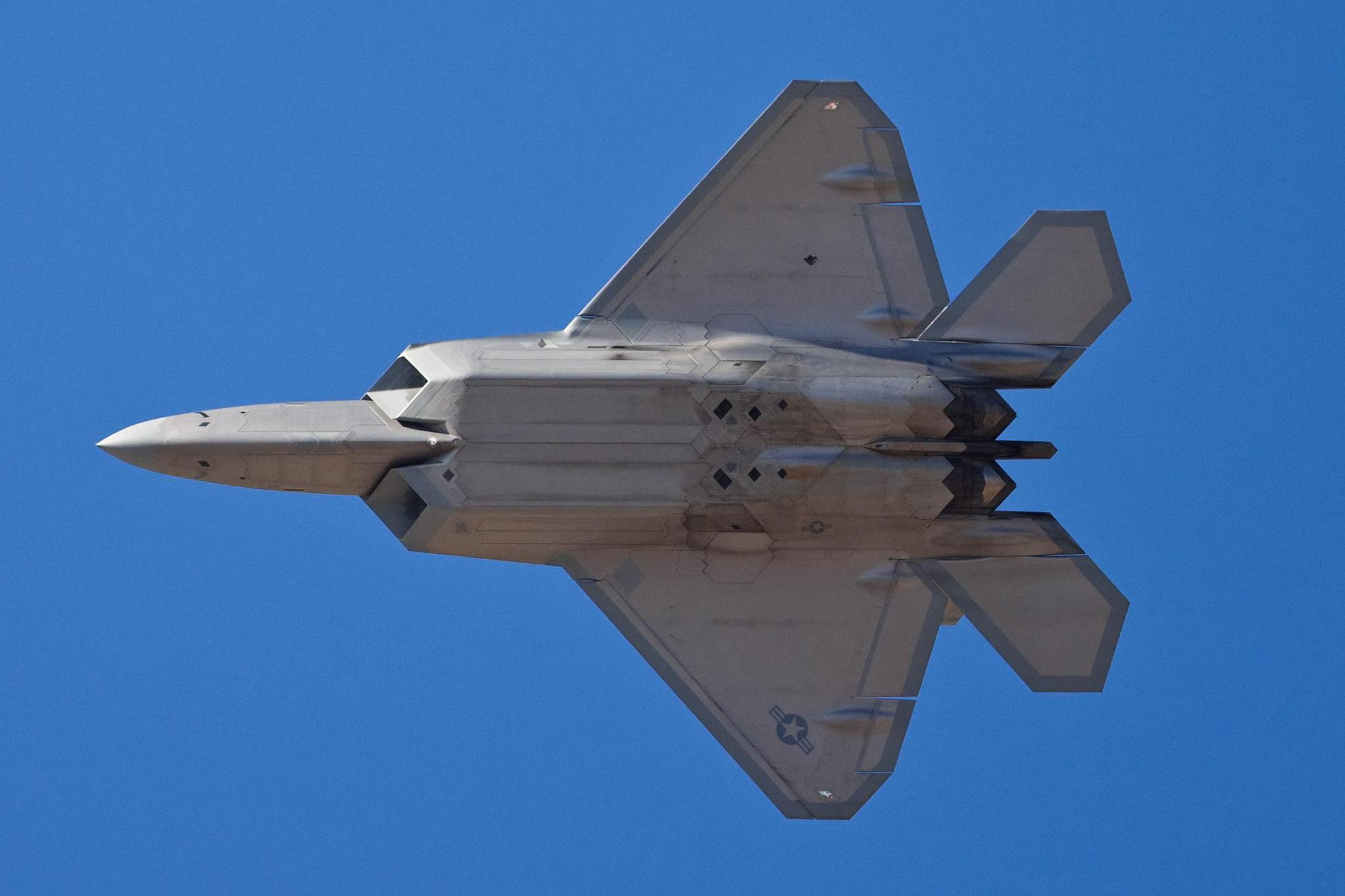 f22本来就是作为空军主力战斗机选型的,当时参与选型的主要两款yf22和