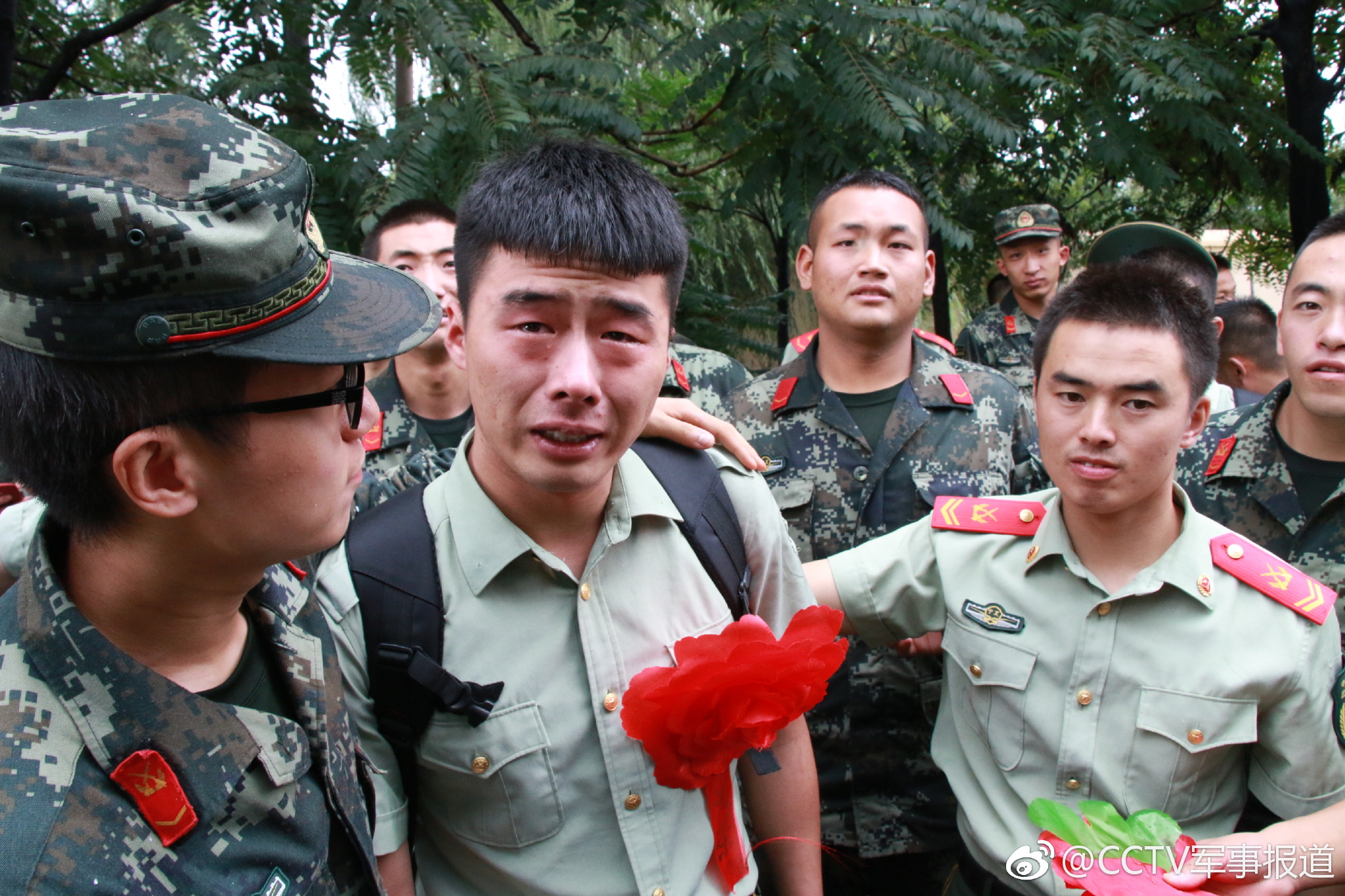 "送战友,踏征程,默默无语两眼泪……"9月1日,武警宁夏总队石嘴山支队