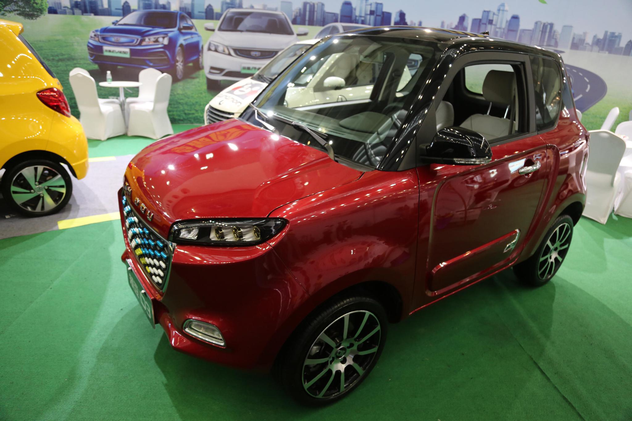 实拍知豆d3纯电动车,城市微出行,街道微时尚!