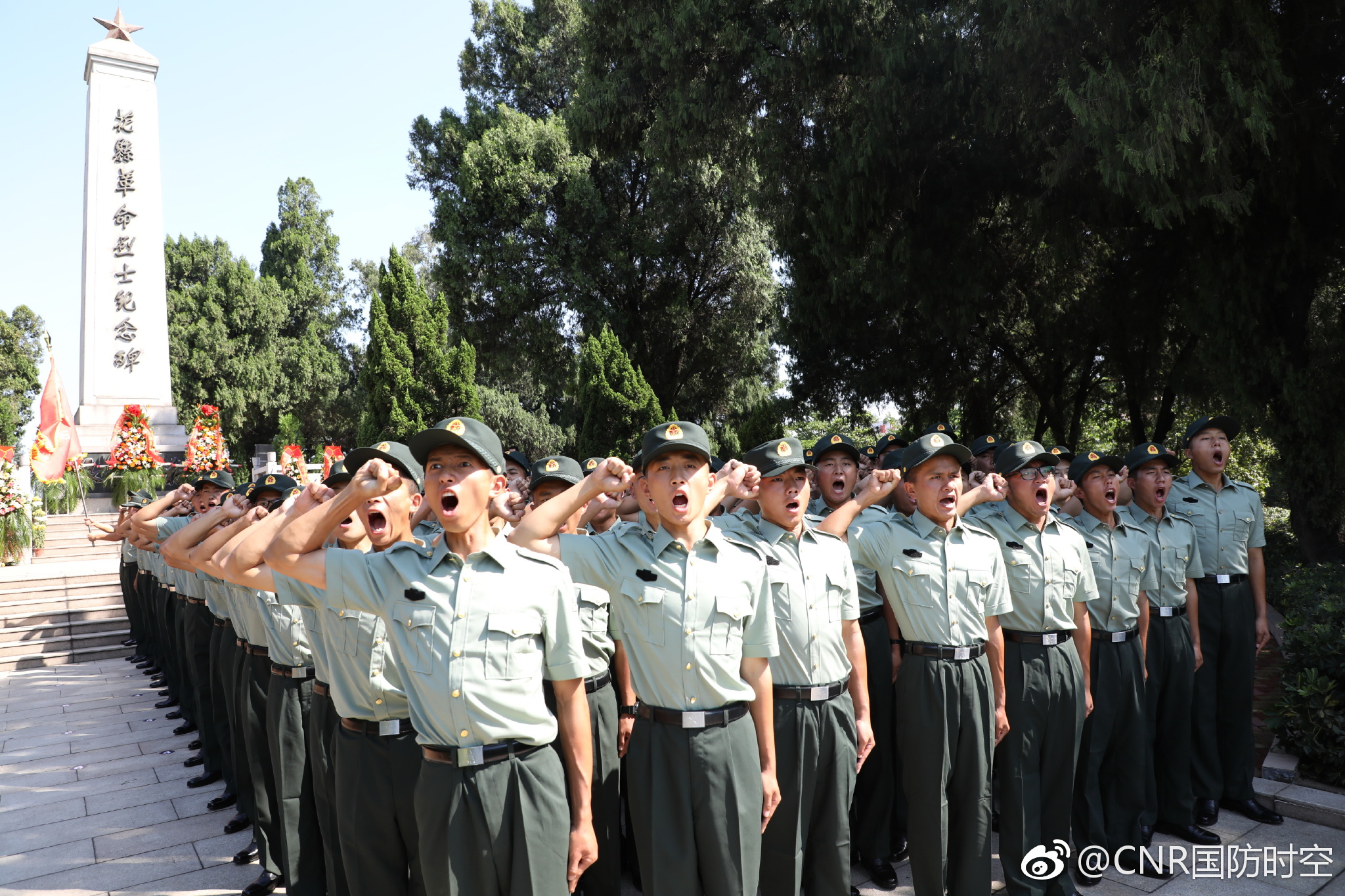 陆军某综合训练基地将红色基因注入直招士官兵之初