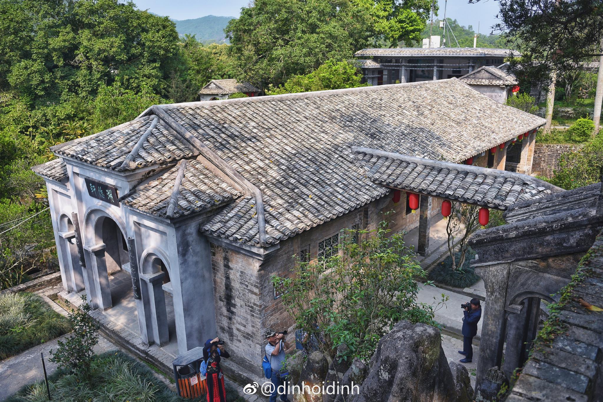 谢鲁山庄坐落在陆川县乌石镇谢鲁村,原为国民党陆军少将吕芋农的别墅.