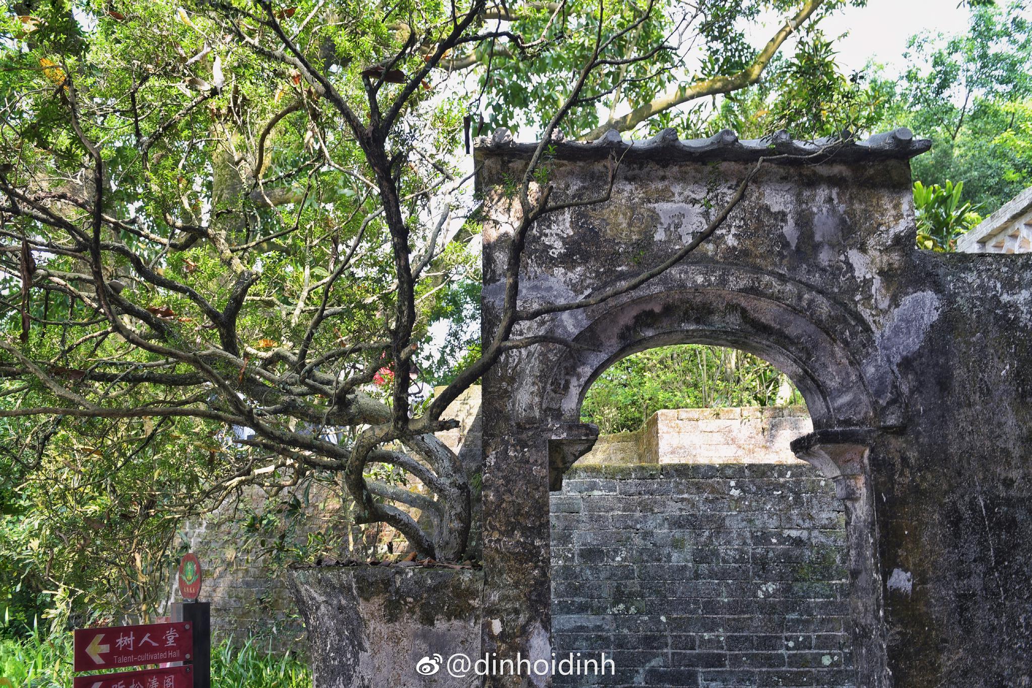 谢鲁山庄坐落在陆川县乌石镇谢鲁村,原为国民党陆军少将吕芋农的别墅.
