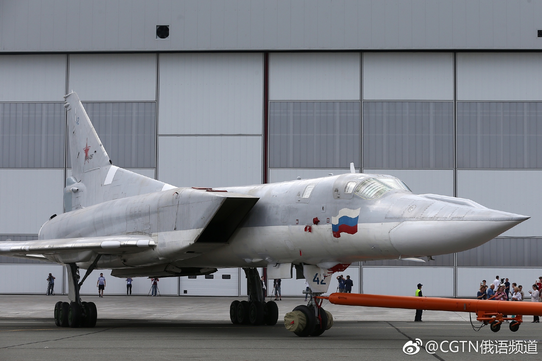 俄新型图-22m3m轰炸机做好试飞准备