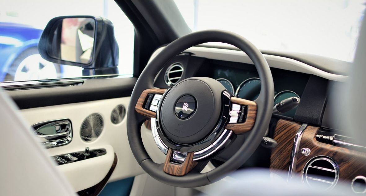 6款非常有特点的方向盘,图1很经典,图6一般人根本就没法用