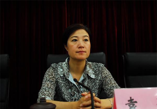 她本清正廉洁,却禁不住金钱的诱惑,贪污数额之高令人瞠目结舌!