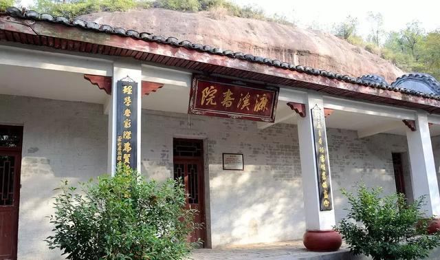 而出明代太子太保朱英,曾鉴,清代翰林院何庆元,新中国开国上将朱良才