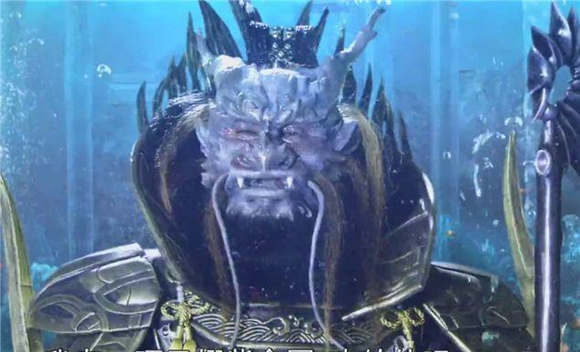 东海龙宫里,先向东海龙王讨得了如意金箍棒,然后又说只有武器,并没有