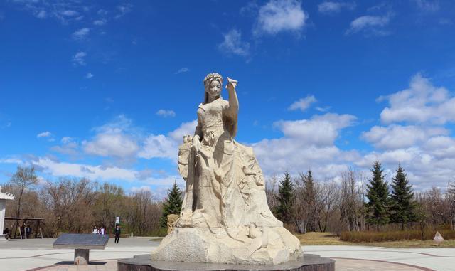 红罗女的故事传说,在镜泊湖流传甚广,版本很多,诸如渔家女,仙女,公主