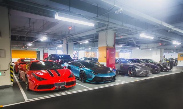 土豪车库, 2000万的法拉利拉法就有两台