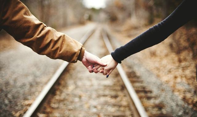 后来,你还是选择了放手,我们也成了最熟悉的陌生人(致前任)