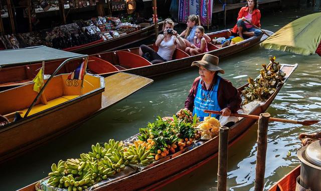 安帕瓦水上市场amphawa floating market
