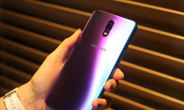 oppo r17雾光渐变开箱图赏:色彩与手感的完美