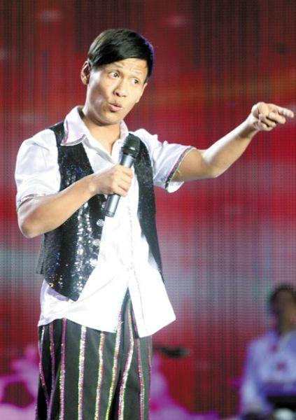 小宝现在是赵本山最红的徒弟之一小沈阳可能起点太高难以翻越吧