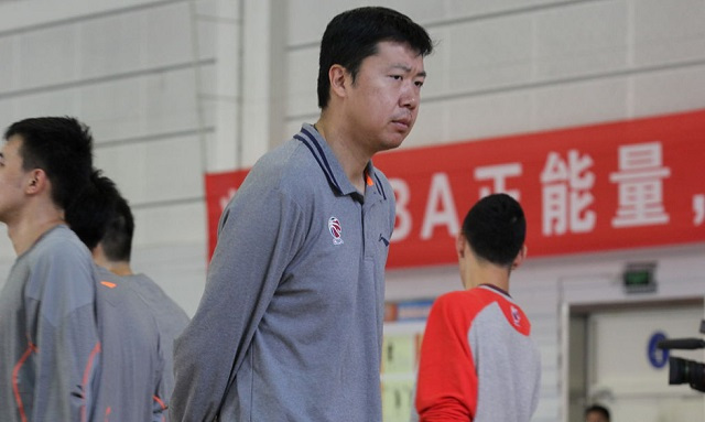 当时王治郅被八一队任命为主教练之后,竟引发了许多球迷的热议,纷纷