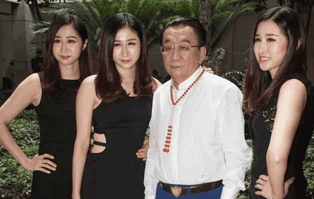 侯耀华三胞胎外甥女近照曝光, 网友: 丑就算了, 还三个一模一样丑