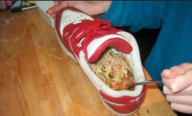 搞笑图片:老公去看世界杯,教练帮我练瑜伽