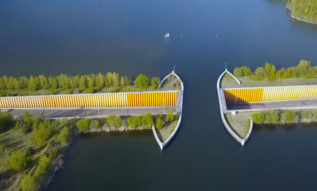 看着有点奇特|荷兰|桥梁|水桥_新浪新闻