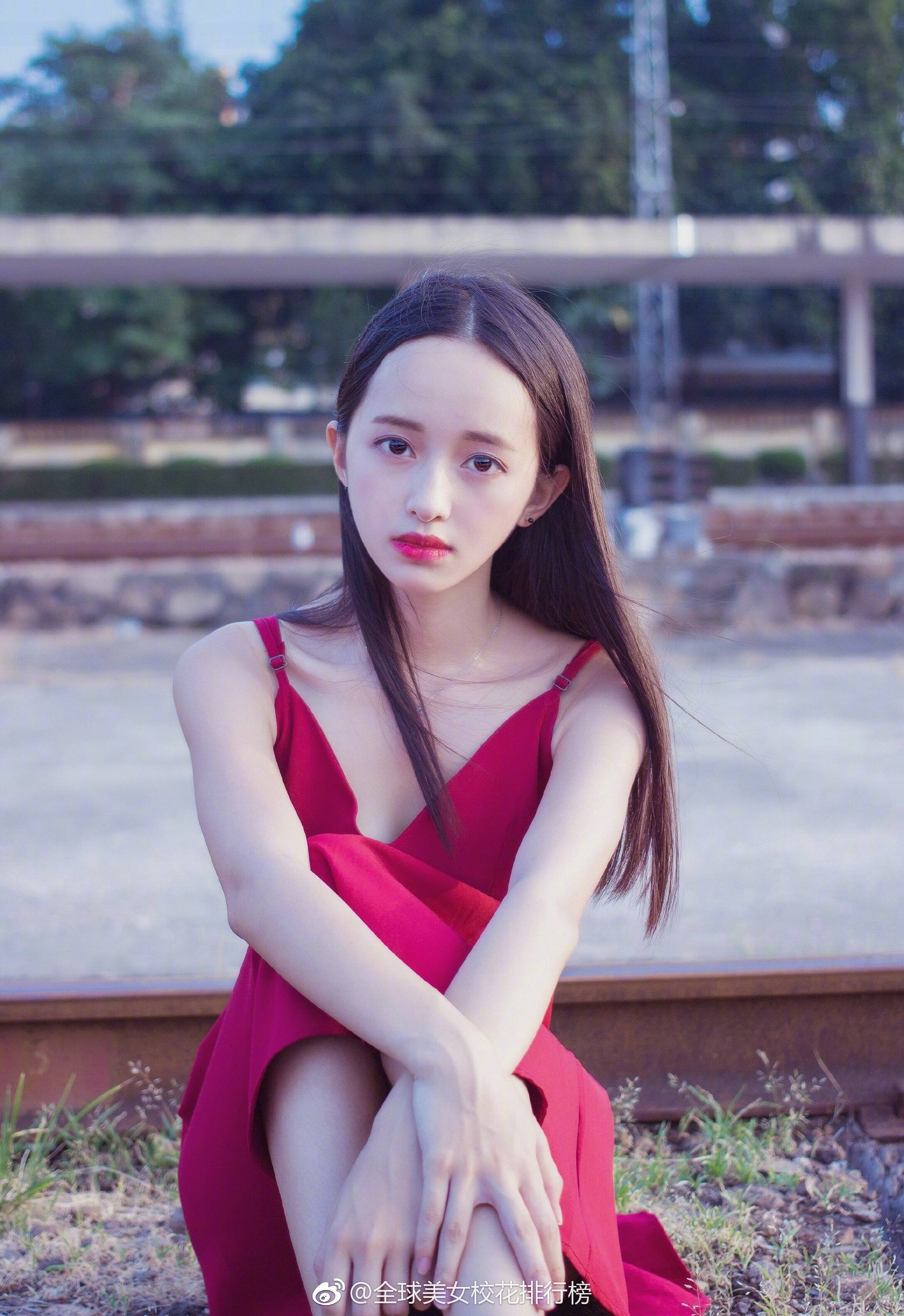 好清新的女孩子微博:@annie赖星星姓名:赖星宇生日:1998身高:162cm