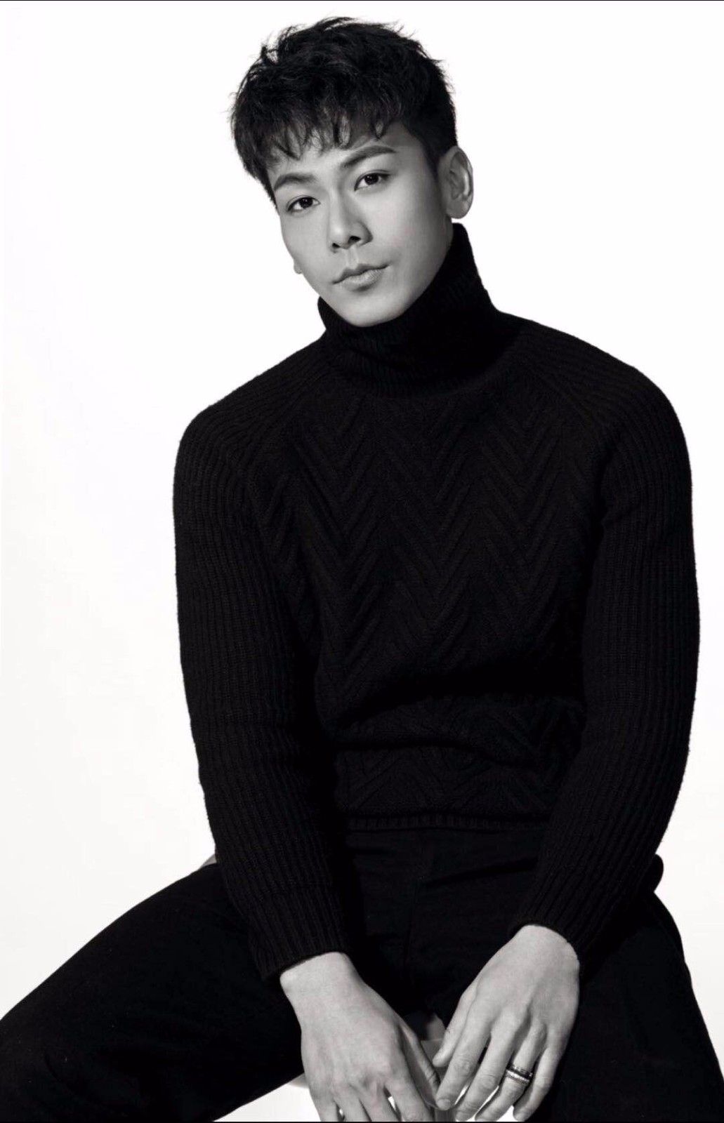 戴向宇《素手遮天》变冰王子 双剧同播霸屏暑期档