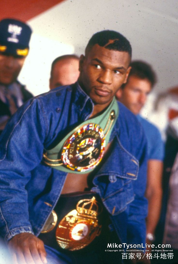 不过泰森的巅峰期并不是很长,大家都知道这位拳王因为qj一个黑人女孩