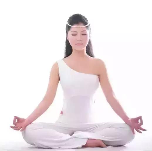 4个坐姿,让你腹部和腿部的赘肉一斤斤地掉